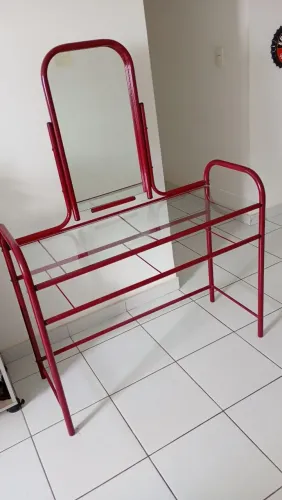 Penteadeira antiga vinho (de ferro)