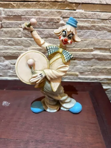 Escultura Vintage Palhaço Músico com Tambor - Pintura Manual - 20cm
