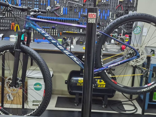 Bicicleta First Athymus 12v grupo SLX