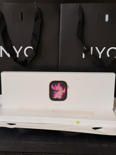 Apple Watch Séries 11 - 42mm Gold Rose