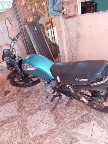 Vendo moto Titan