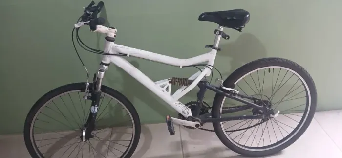 Bicicleta de marcha, pneu frontal slim, aro 26