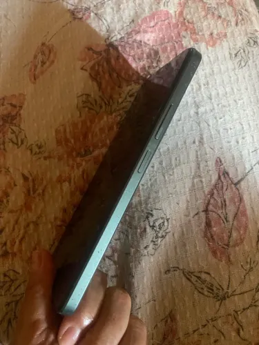 Celular:Redemi a3 64GB 95 bateria só tá com tela trincada