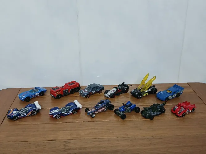 Lote Carrinhos Hot Wheels Tudo por 160,00