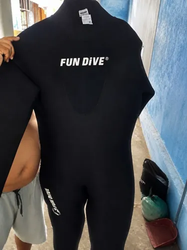 Vendo roupa de mergulho