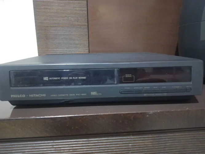 Vídeo cassete Philco Hitachi com defeito 