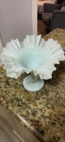 Fruteira/Centro de Mesa em Opalina Branca - Vintage