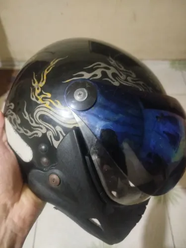 capacete de duas viseiras