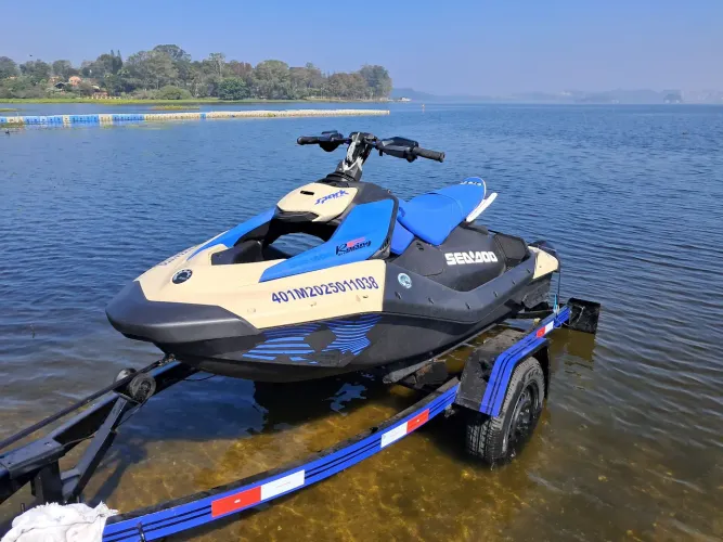 JET SKI SEA DOO SPARK TRIXX ANO 2025 30 HRS