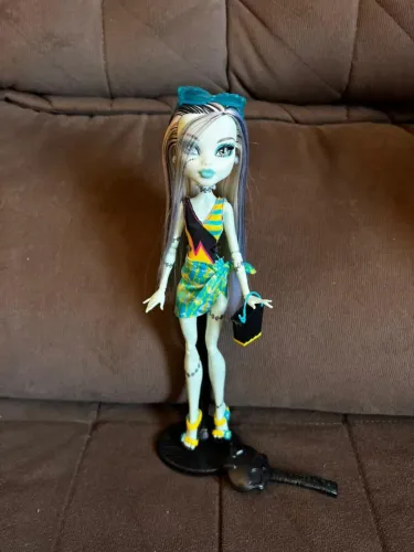 Boneca Monster High - Frankie Glom Beach