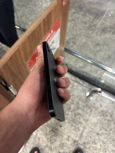 iPhone 16e, 91% de bateria, nem uma peça trocada?