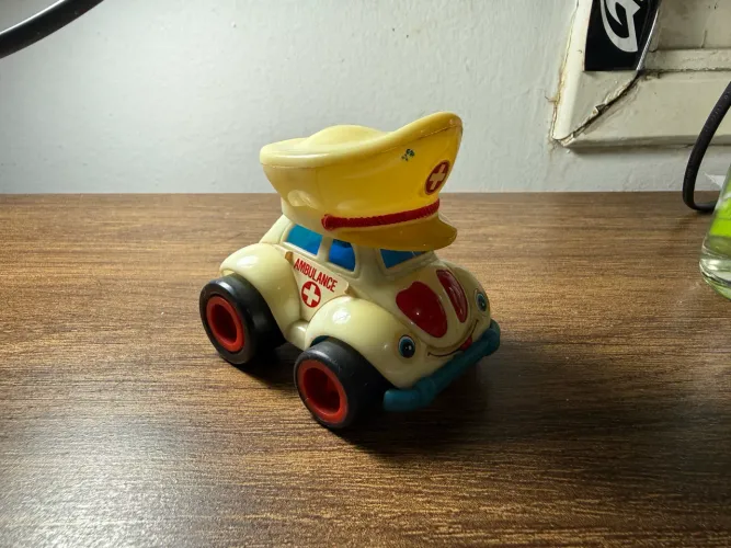 Carrinho ambulância miniatura anos 90