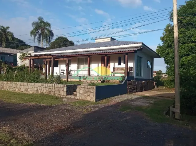 Casa plana em alvenaria de 144,45m² em terreno de 360m² com 3 quartos (1suíte) no Alto Rib