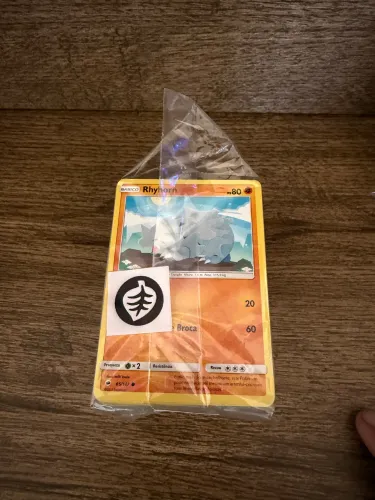LOTE POKÉMON TCG ? APROX. 2.250 CARTAS BORDA AMARELA