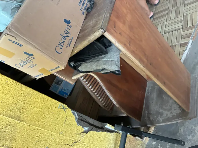 VENDO ESTANTE DE MADEIRA BOA!!