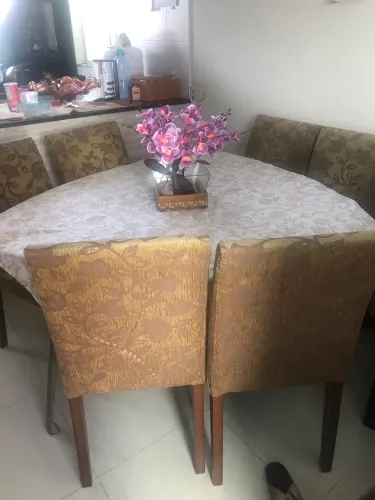 Mesa de vídeo triângulo 6 cadeiras