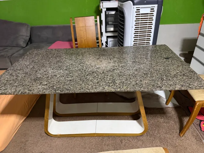 Vende-se mesa de mármore