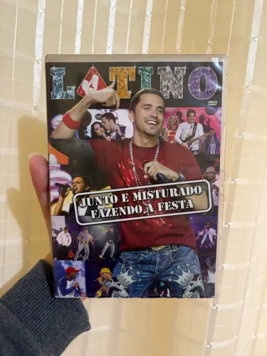 DVD Junto e Misturado - Fazendo a Festa do Latino