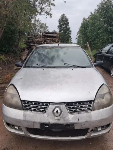Clio pra retirada de peças