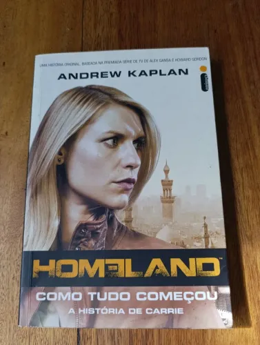 LIVRO HOMELAND COMO TUDO COMEÇOU A HISTÓRIA DE CARRIE. ANDREW KAPLAN. ED. INTRÍNSECA 2014