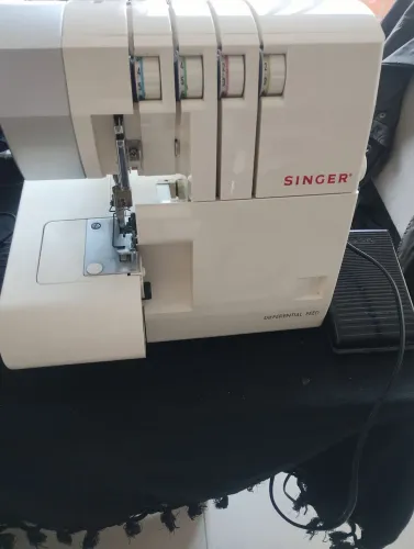 Máquina de Costura Singer Overlock