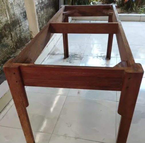 Perna de mesa em madeira