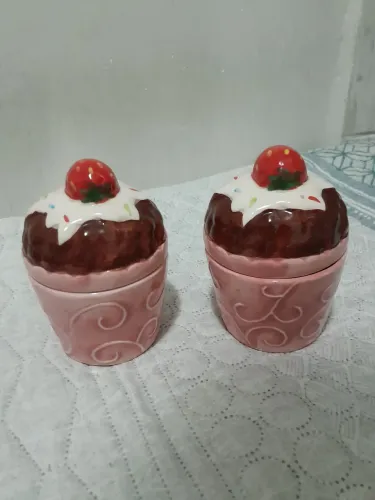 Potinhos em cerâmica.