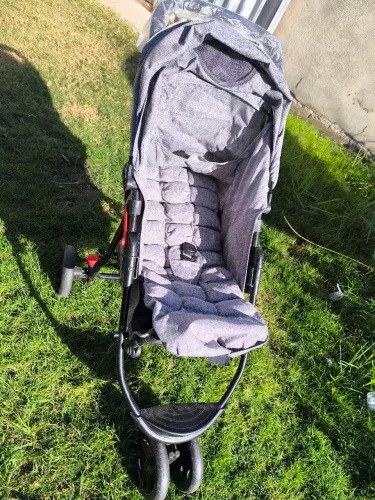 Carrinho de bebe e bebê conforto