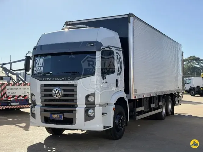 volkswagen 24.280 constellation 6x2 baú chapeado 2020