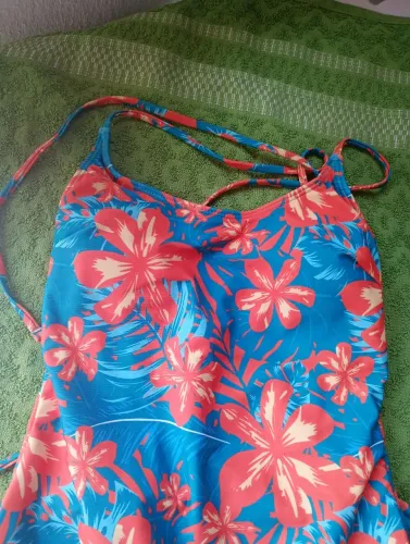 Maiô novo cor do verão e decote lindo nas costas