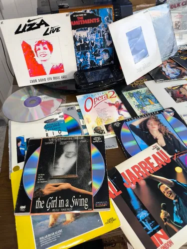 LASER Disc lote com 3 unidades 150  no estado (duplo conta como 2 unidades )