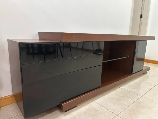 Rack de madeira para sala