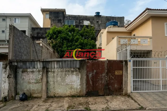 Terreno à venda no Jardim Palmira, Guarulhos | 154 m² | 7 x 22 m | Murado e com portão