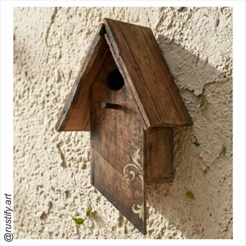casinha de pássaros artesanal em madeira reciclada: um refúgio sustentável!