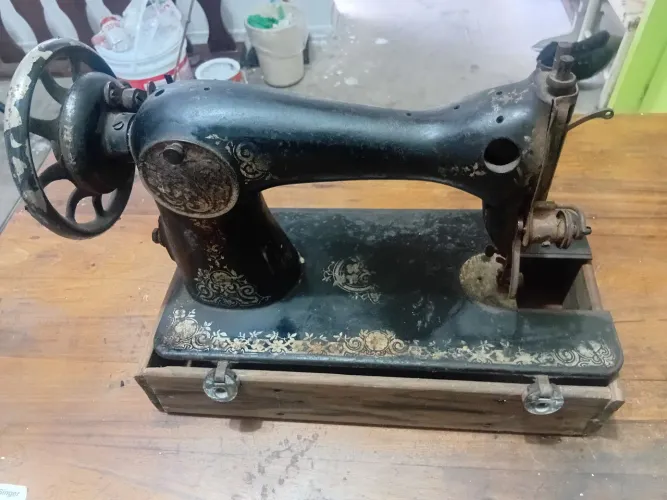 Maquina costura antiga