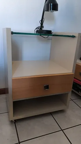 Mesa de cabeceira sob medida - madeira + vidro, alto padrão