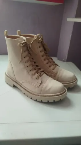 Bota semi nova numeração 38