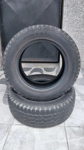 Vendo 2 Pneus 215/65 R16 - R$ 150 Cada