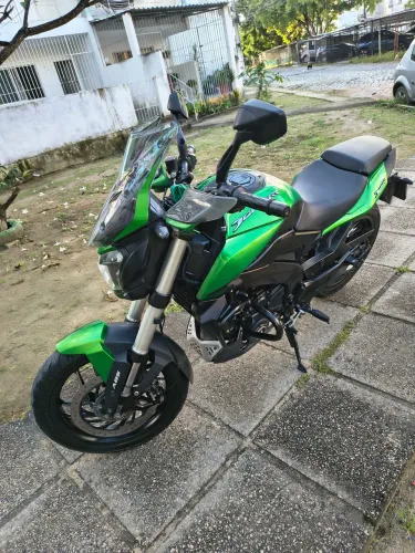 BAJAJ 400 ano 2024