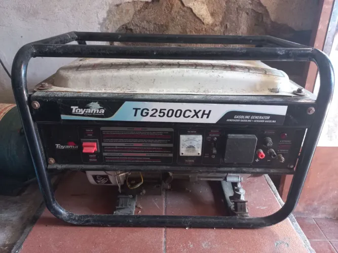 Vendo gerador Toyama TG2500CXH, a gasolina, de aproximadamente 2,2 kVA