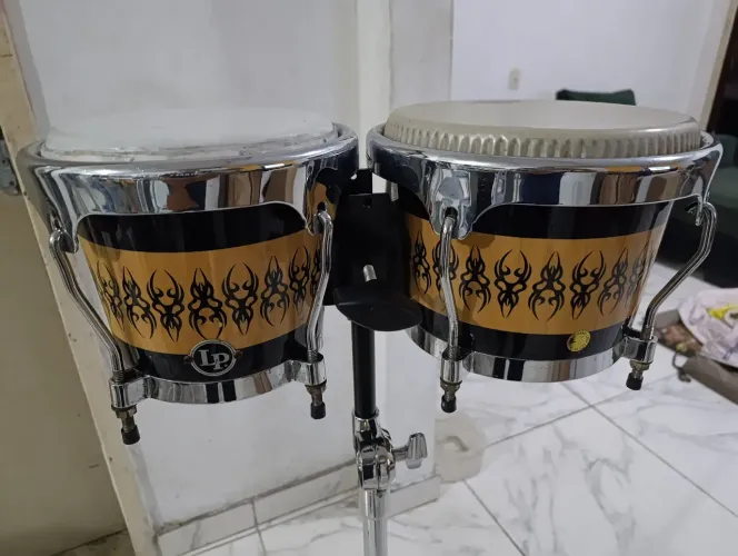 VENDO BONGO LP COM PEDESTAL NOVO