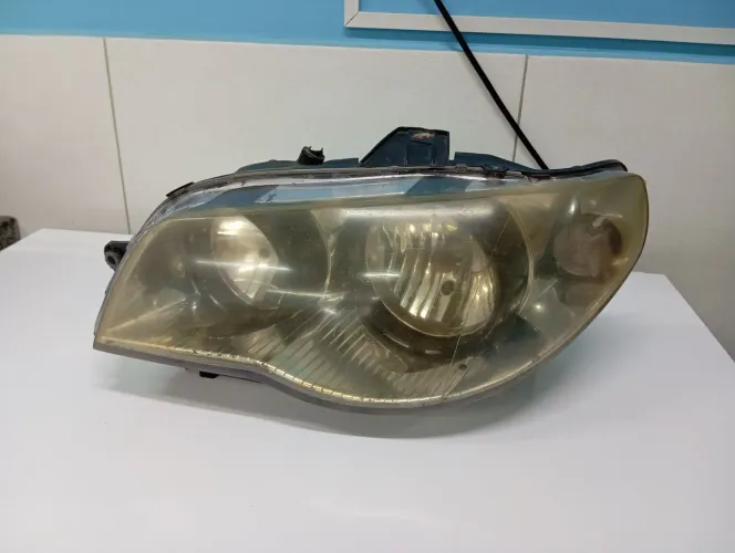 Farol Lado esquerdo Strada