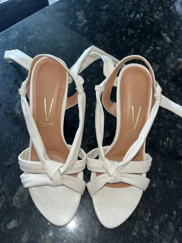 Salto alto branco vizzano de amarração n36
