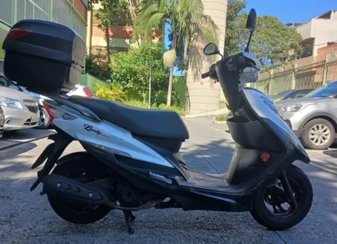Moto Lindy 125, ano 2019.