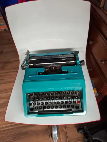 Máquina de escrever Olivetti 45