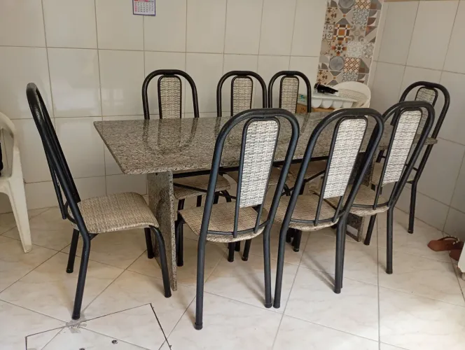 Mesa de granito 8 cadeiras