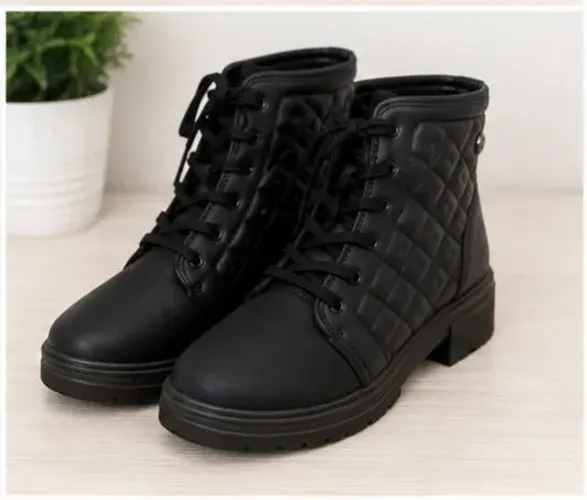 Bota Dakota original, número 36, usada poucas vezes e em excelente estado de conservação.