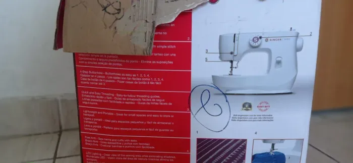 Excelente maquina de costura semi nova