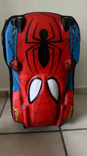 Mochila Homem Aranha 3D Marvel rodinhas 