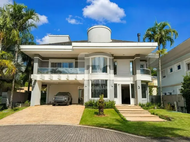 Casa alto padrão à venda em condomínio no João Paulo, em Florianópolis.